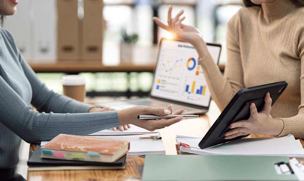 Consulting meeting working and brainstorming new business project